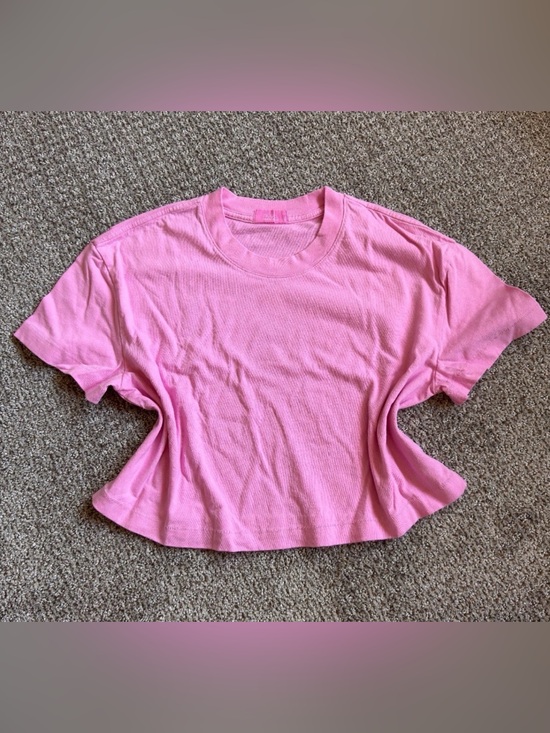 nuuds Tops - Nuuds Limited Edition Bubblegum Crop Tee size Small